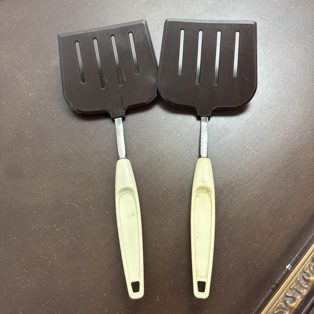 Vintage EKCO Brown Nylon Slotted Spatula Turner Set Of 2 White Handle Metal Stem